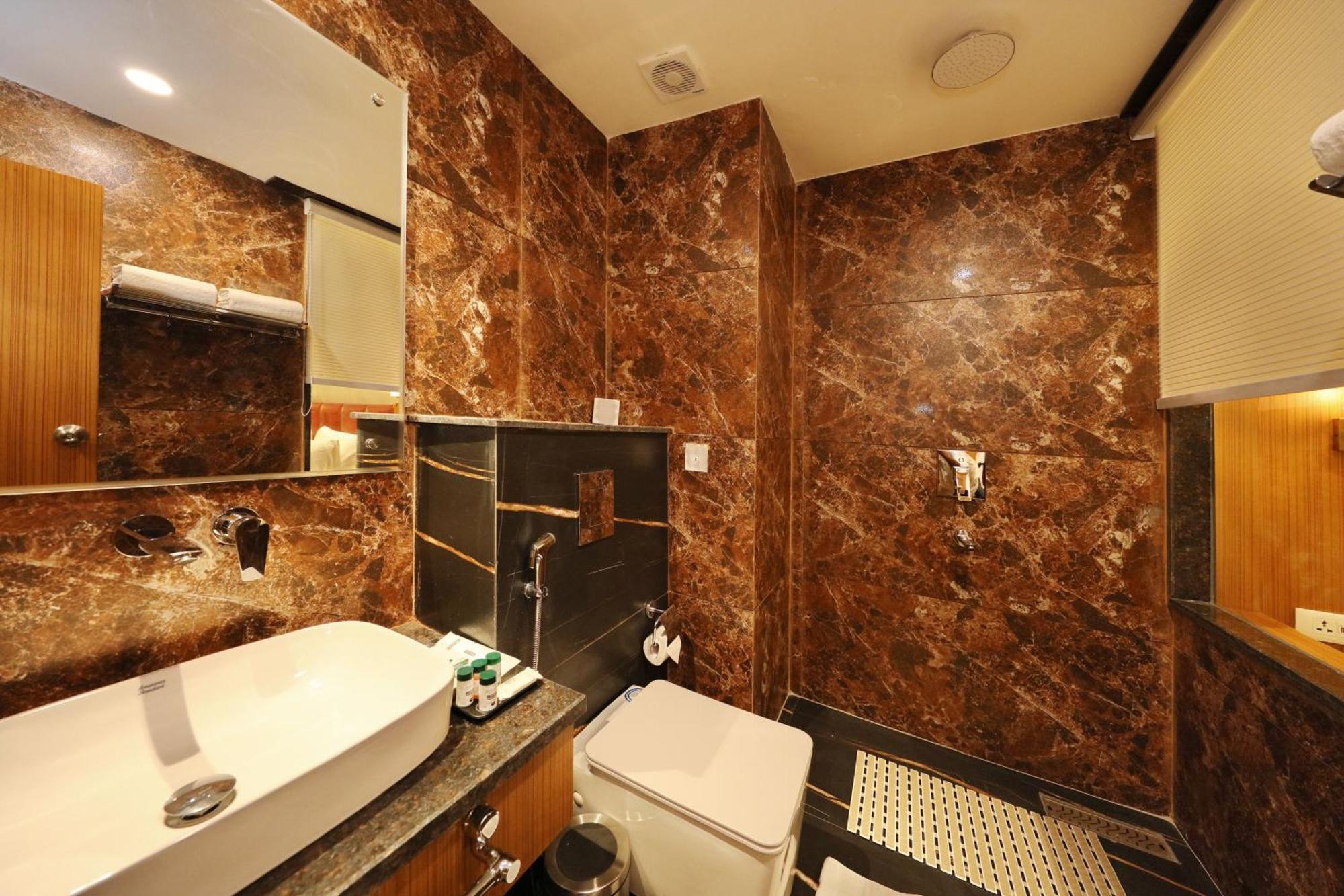 Hotel Blanco Srinagar  Ngoại thất bức ảnh